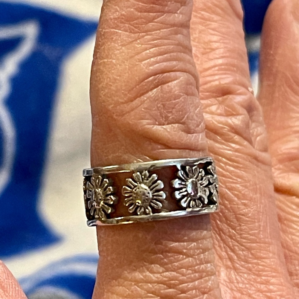 Sterling 925 friendship ring, sunflowers band all the way around.